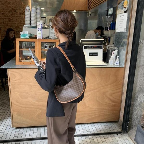womens fashion korean version ins cosmetic bags one shoulder underarm soft leather small fresh wear with summer personalized
womens fashion korean version ins cosmetic bags one shoulder underarm soft leather small fresh wear with summer personalized