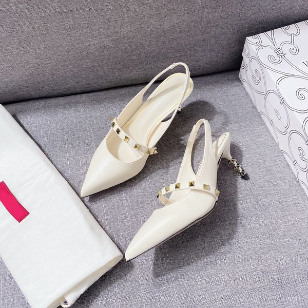 new style rivet pointed high-heeled women's shoes, stylish, luxurious, comfortable and wear-resistant, size 34-42, Black
new style rivet pointed high-heeled women's shoes, stylish, luxurious, comfortable and wear-resistant, size 34-42, Black