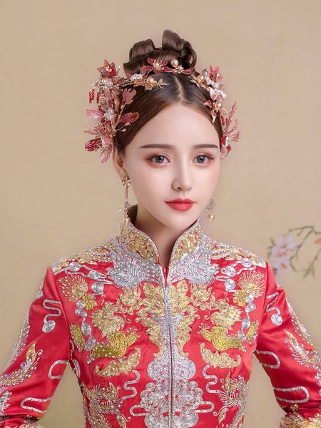 niushuya classical chinese costume red flower wedding headdress 2021 designs pearl bridal hair accessories clips & barrettes, Golden;silver
niushuya classical chinese costume red flower wedding headdress 2021 designs pearl bridal hair accessories clips & barrettes, Golden;silver