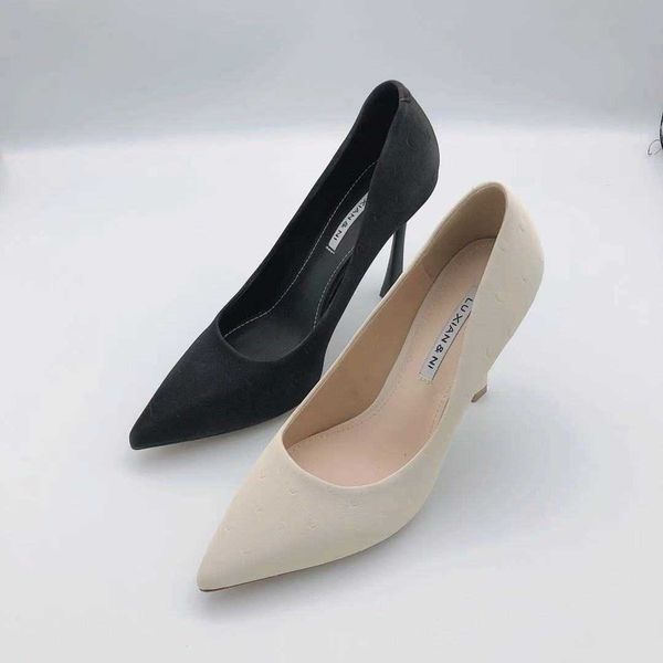 remove the cabinet, 8612-46, fashion high-heeled single sho, black beige, heel height 7cm
remove the cabinet, 8612-46, fashion high-heeled single sho, black beige, heel height 7cm
