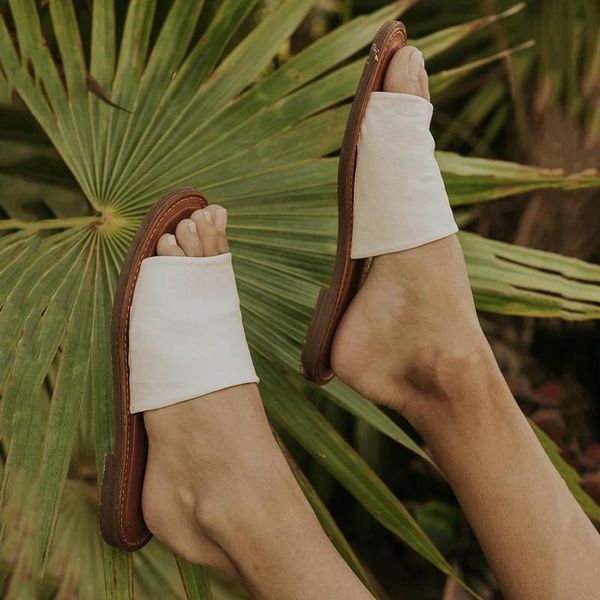 slippers 2021 women summer slipper fashion beach female flip slip rome flat slides ladies sandals shoes outdoor home, Black
slippers 2021 women summer slipper fashion beach female flip slip rome flat slides ladies sandals shoes outdoor home, Black