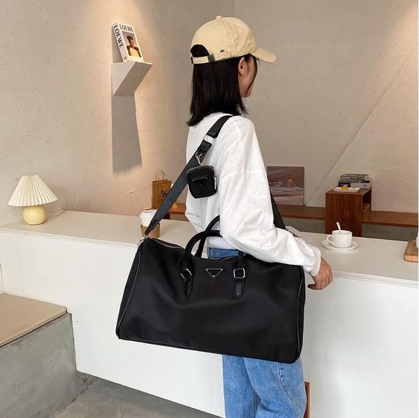 wholesale luxury designer brand duffel bag 2021 latest fashion classic men women high capacity outdoor sports nylon travel boarding package
wholesale luxury designer brand duffel bag 2021 latest fashion classic men women high capacity outdoor sports nylon travel boarding package