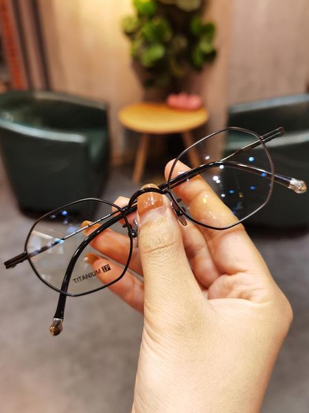 sunglasses 2021 black blue light glasses for mini face men and women titanium eyewear lightweight square round frame, White;black
sunglasses 2021 black blue light glasses for mini face men and women titanium eyewear lightweight square round frame, White;black