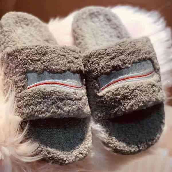 woolen sheepskin ladies winter slipper fur lamb wool warm and comfortable wear resistant rubber flat slippers 35-45 with box, Black
woolen sheepskin ladies winter slipper fur lamb wool warm and comfortable wear resistant rubber flat slippers 35-45 with box, Black