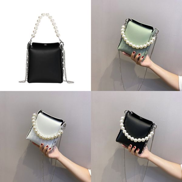 spring and summer foreign style female 2021 new fashion pearl chain small square girl's messenger bag, Black;red
spring and summer foreign style female 2021 new fashion pearl chain small square girl's messenger bag, Black;red