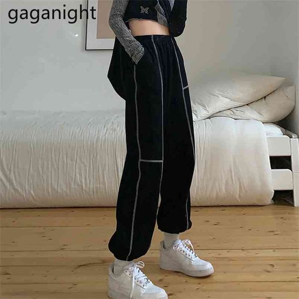casual loose women sweatpant hip hop dance trousers solid elastic waist chic fashion lady streetwear pantalon spring 210601, Black;white
casual loose women sweatpant hip hop dance trousers solid elastic waist chic fashion lady streetwear pantalon spring 210601, Black;white