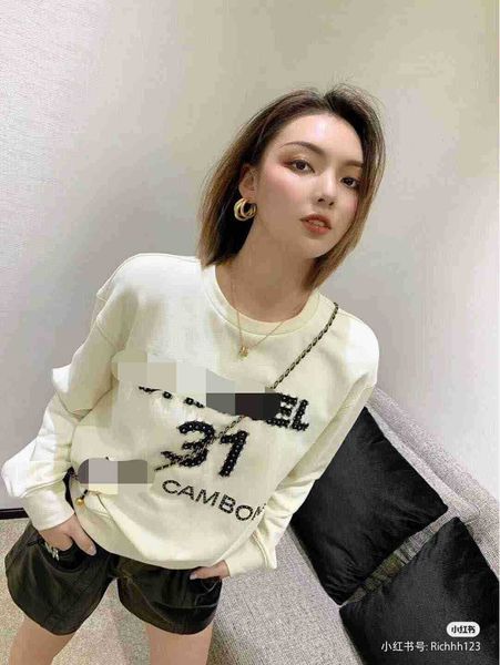 hoodies t shirt round collar sweater with hand leather pearl in autumn winter 2021, Black
hoodies t shirt round collar sweater with hand leather pearl in autumn winter 2021, Black