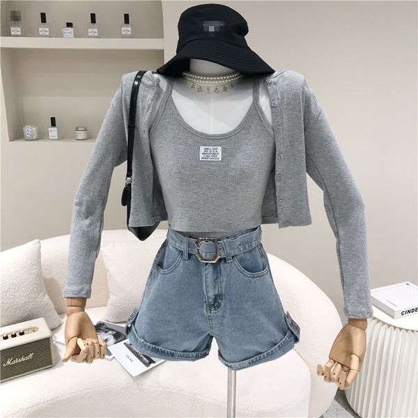 jacket niche design two pieces together spring 2021 fashion thin sunscreen shirt tight vest suspend, Black;brown
jacket niche design two pieces together spring 2021 fashion thin sunscreen shirt tight vest suspend, Black;brown