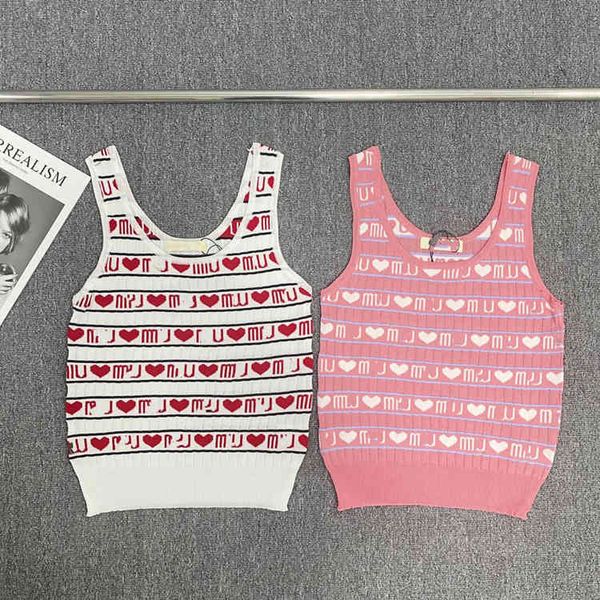 2021 summer new fashion family letter jacquard round neck sleeveless knitted vest slim top, White
2021 summer new fashion family letter jacquard round neck sleeveless knitted vest slim top, White