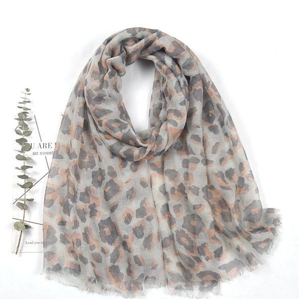 2021 new style leopard pattern cotton hemp hand silk scarf women's beach sun proof shawl in spring and summer, Blue;gray
2021 new style leopard pattern cotton hemp hand silk scarf women's beach sun proof shawl in spring and summer, Blue;gray