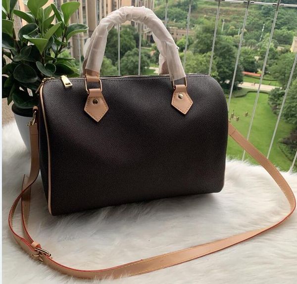designers women shoulder bags messenger travel bag classic style fashion flowers lady totes luxury handbags speedy 30cm with gold key lock s
designers women shoulder bags messenger travel bag classic style fashion flowers lady totes luxury handbags speedy 30cm with gold key lock s