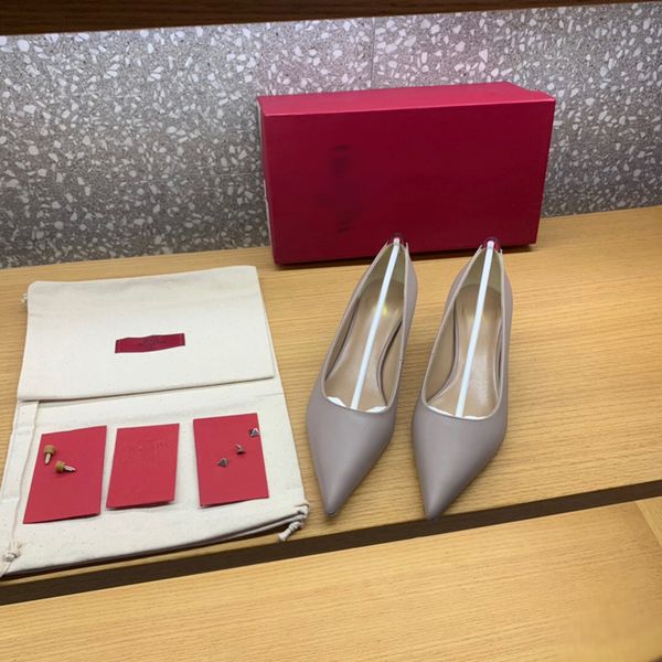 2021 good quality fashion women luxurys designers shoes designer sandals womens luxury high heels sandal dress shoess with box size 35-41 -h, Black
2021 good quality fashion women luxurys designers shoes designer sandals womens luxury high heels sandal dress shoess with box size 35-41 -h, Black