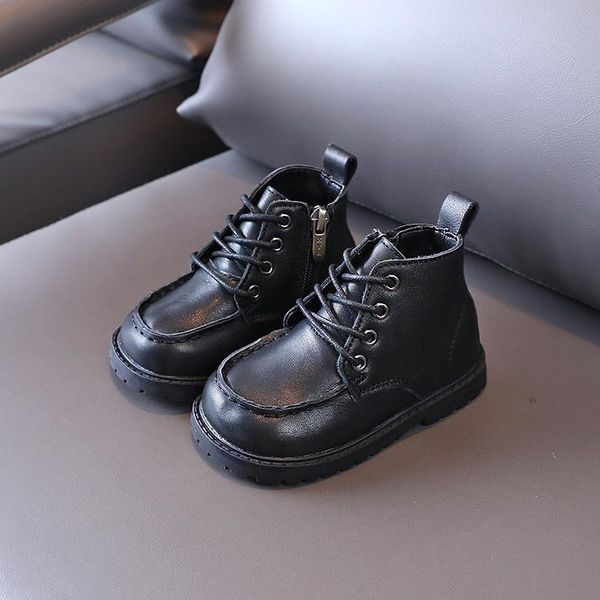 dress shoes happy kids are fashioned drawings, baby girl is wearing real skin shoes, kid black boots, soft shoes.
dress shoes happy kids are fashioned drawings, baby girl is wearing real skin shoes, kid black boots, soft shoes.