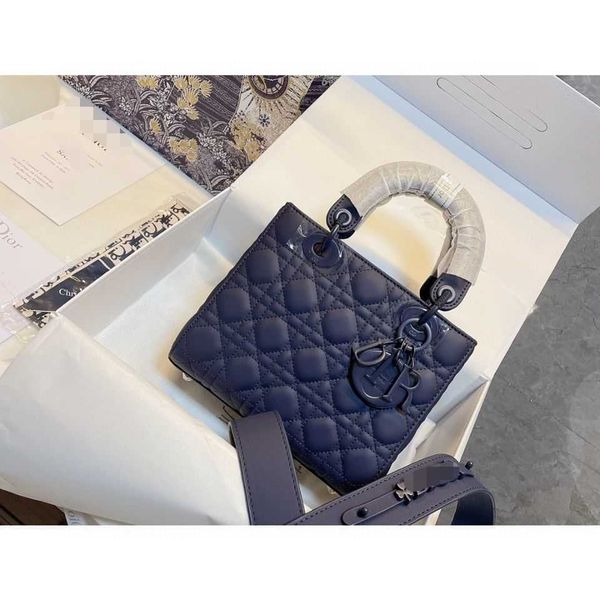 handbag nubuck leather princess new versatile lingge chain portable one shoulder messenger bag fashionable women's handbag zly
handbag nubuck leather princess new versatile lingge chain portable one shoulder messenger bag fashionable women's handbag zly