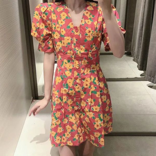 elegant floral print v-neck short sleeve women dress summer single breasted retro mini dress female chic streetwear 210521, Black;gray
elegant floral print v-neck short sleeve women dress summer single breasted retro mini dress female chic streetwear 210521, Black;gray