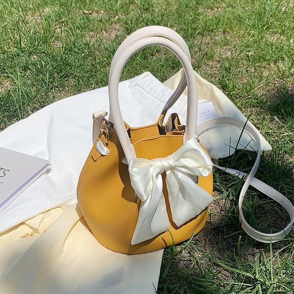 evening bags summer texture small fresh handbag 2021 silk scarf bowknot women's designer fashion one-shoulder messenger bucket bag
evening bags summer texture small fresh handbag 2021 silk scarf bowknot women's designer fashion one-shoulder messenger bucket bag