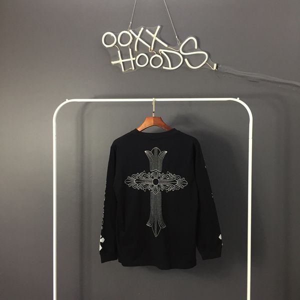 2021 new personality trend collection thread embroidered cross gothic sanskrit loose couple long sleeve t-shir, White;black
2021 new personality trend collection thread embroidered cross gothic sanskrit loose couple long sleeve t-shir, White;black