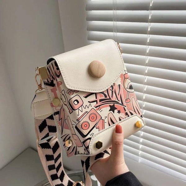 shoulder bags western style bag female 2021 simple fashion graffiti small square personality trend texture
shoulder bags western style bag female 2021 simple fashion graffiti small square personality trend texture