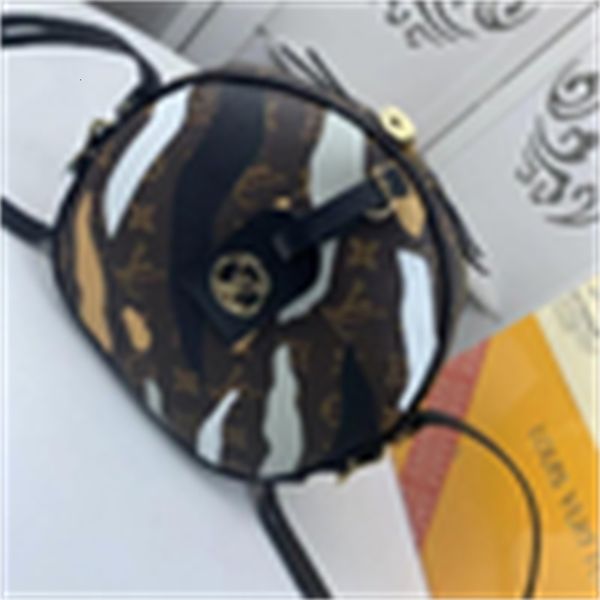 handbags red bag brand shoulder net designer envelope women's luxury shoulder bag m45095 iconic handles new bags totes new cross body b
handbags red bag brand shoulder net designer envelope women's luxury shoulder bag m45095 iconic handles new bags totes new cross body b