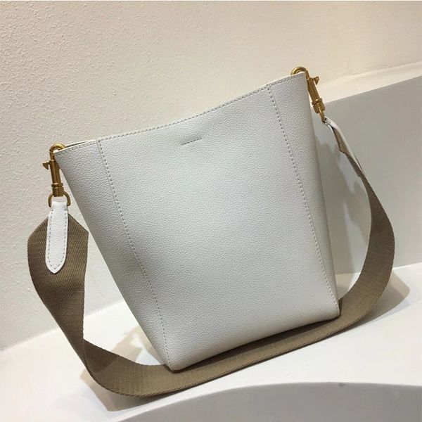 75% off luxury handbag 2021 new wide shoulder strap shoulder messenger sangle bucket bag 143g 
75% off luxury handbag 2021 new wide shoulder strap shoulder messenger sangle bucket bag 143g