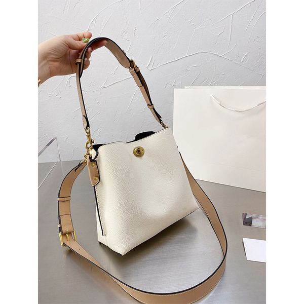 2021 lychee pattern charlie bucket bag bucket portable one shoulder messenger simple large capacity women's bag
2021 lychee pattern charlie bucket bag bucket portable one shoulder messenger simple large capacity women's bag