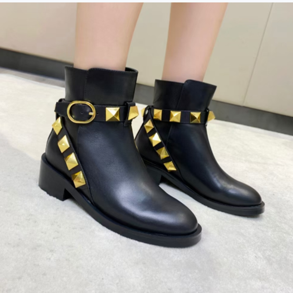 new style and ankle boots with leather spikes and french-style high heels, Black