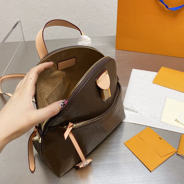 retro brown simple backpack classic letter printing flower pattern shoulder bag leather zipper backpacks luxury design
retro brown simple backpack classic letter printing flower pattern shoulder bag leather zipper backpacks luxury design