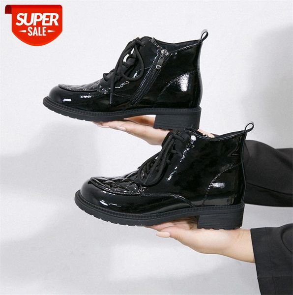 the first layer of cow patent leather thick heel women's boots low-tube round toe bright and cashmere martin #ep5x
the first layer of cow patent leather thick heel women's boots low-tube round toe bright and cashmere martin #ep5x