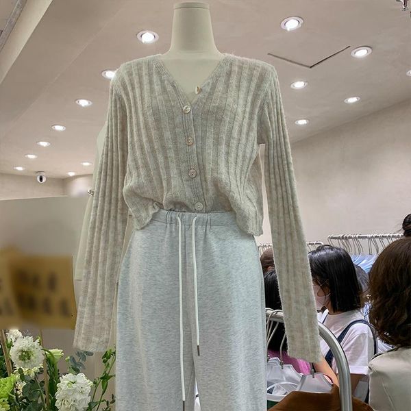 women's knits & tees 2021 spring design v-neck full sleeve knitted shirt solid color slim sweater single-breasted female cardigan autum, White
women's knits & tees 2021 spring design v-neck full sleeve knitted shirt solid color slim sweater single-breasted female cardigan autum, White