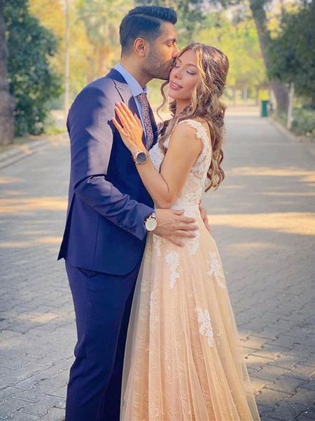 charming v-neck evening dress with lace appliques a-line prom gown for formal occasions robe de soiree custom made, Black;red
charming v-neck evening dress with lace appliques a-line prom gown for formal occasions robe de soiree custom made, Black;red