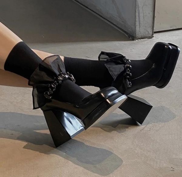 dress shoes 2021 spring and summer black lace diamond decoration casual retro style mary jane thick heel high heels
dress shoes 2021 spring and summer black lace diamond decoration casual retro style mary jane thick heel high heels