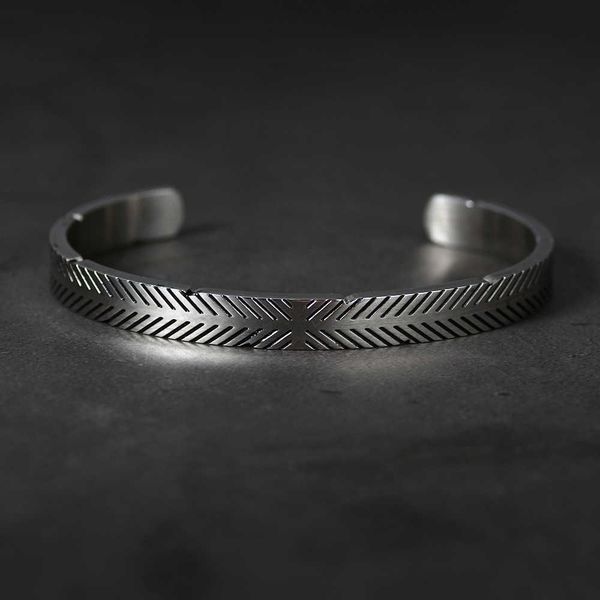 viking silver color cuff bangle for man and women quality 316l stainless steel punk bangle bracelet titanium jewelry q0719, Black
viking silver color cuff bangle for man and women quality 316l stainless steel punk bangle bracelet titanium jewelry q0719, Black