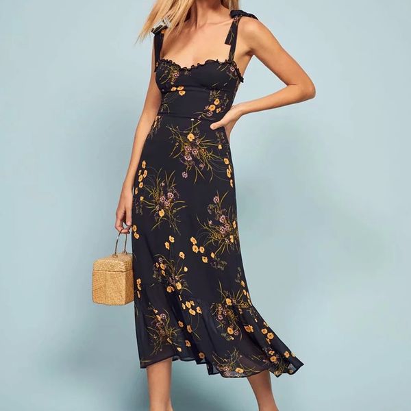 chiffon summer dress retro impression suspend waist long thin skirt a line fashion, Black;gray
chiffon summer dress retro impression suspend waist long thin skirt a line fashion, Black;gray