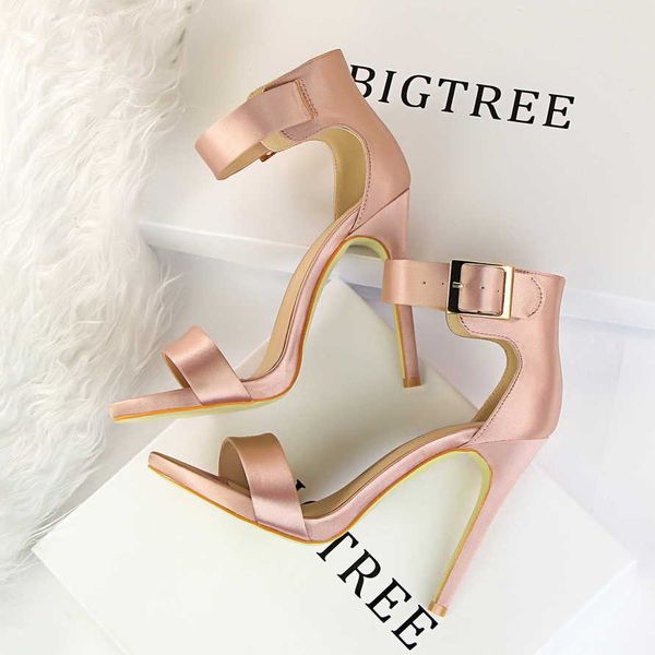 silk heels sandal shoes buckle strip sandal black size 42 43 satin elegant high heels summer thin heel shoes g1408-1 210624
silk heels sandal shoes buckle strip sandal black size 42 43 satin elegant high heels summer thin heel shoes g1408-1 210624