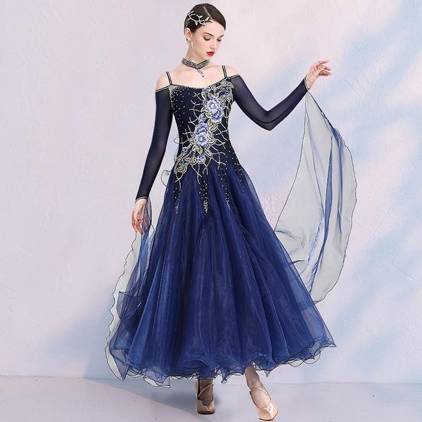 stage wear 2021 shiny rhinestone long sleeve modern ballroom dance dress female red/blue big swing waltz performance costumes, Black;red
stage wear 2021 shiny rhinestone long sleeve modern ballroom dance dress female red/blue big swing waltz performance costumes, Black;red