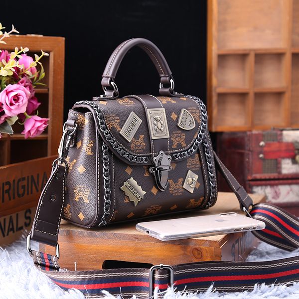 new arrivals enuine leather handle hand bag for women retro shoulder messenger bags ladies fashionable purses and messenger
new arrivals enuine leather handle hand bag for women retro shoulder messenger bags ladies fashionable purses and messenger