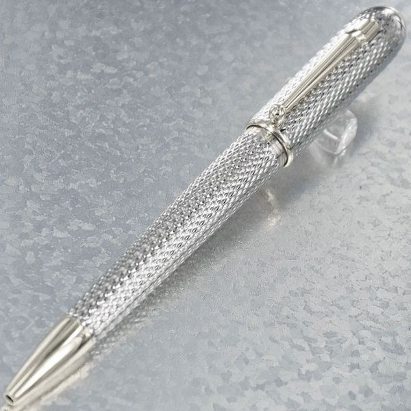 2021 classic luxury metal signature pens black and silver rod 5a quality ballpoint pen comfortable writing stationery @ yamalang3
2021 classic luxury metal signature pens black and silver rod 5a quality ballpoint pen comfortable writing stationery @ yamalang3