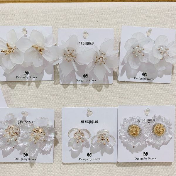 mengjiqiao 2019 korean elegant transparent acrylic flower petal beads stud earrings for women summer holiday pendientes jewelry, Golden;silver
mengjiqiao 2019 korean elegant transparent acrylic flower petal beads stud earrings for women summer holiday pendientes jewelry, Golden;silver