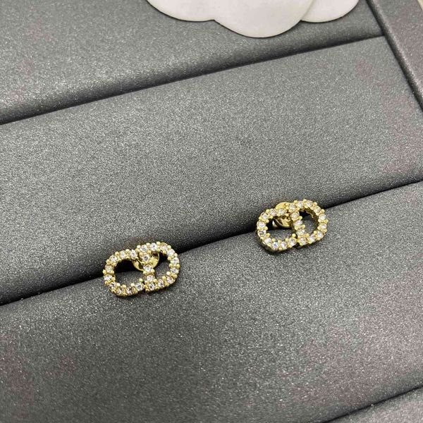 design jewelry letter full diamond earrings simple classic 925 silver needle fashion earrings
design jewelry letter full diamond earrings simple classic 925 silver needle fashion earrings