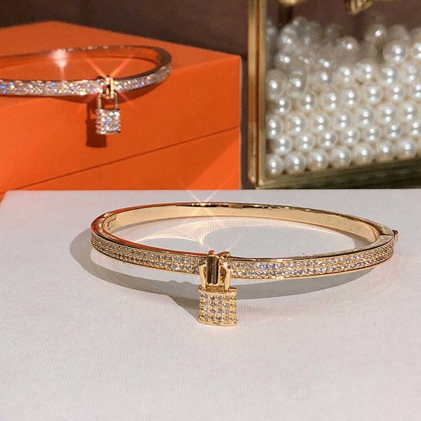 popular brand bracelet with sleeve lock, accessories, zircon 5a, gold, fashion, exquisite fairy, silver, all jewelry, Golden;silver 
popular brand bracelet with sleeve lock, accessories, zircon 5a, gold, fashion, exquisite fairy, silver, all jewelry, Golden;silver