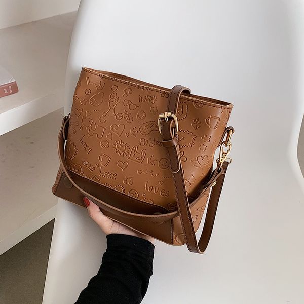 messenger bags messenger bagsone trend shoulder color contrast women's handbag pu leather large capacity slanting bucket bag
messenger bags messenger bagsone trend shoulder color contrast women's handbag pu leather large capacity slanting bucket bag