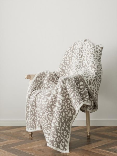 half velvet nap blanket, air conditioning leisure fashion knitted shawl, home and outdoor carry-on cover blankets
half velvet nap blanket, air conditioning leisure fashion knitted shawl, home and outdoor carry-on cover blankets