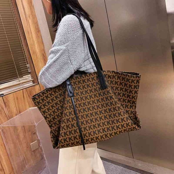 2021 new tote women's large capacity shoulder commuter canvas ins net red armpit bag tide
2021 new tote women's large capacity shoulder commuter canvas ins net red armpit bag tide