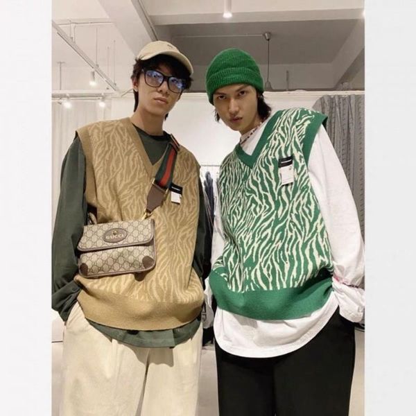 spring sweater vest men's loose casual v-neck trend ins korean version of wild lovers autumn vests, Black;white
spring sweater vest men's loose casual v-neck trend ins korean version of wild lovers autumn vests, Black;white