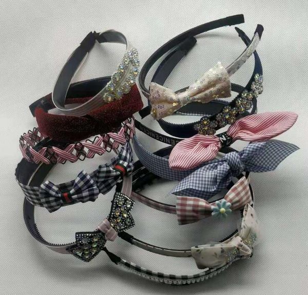 2021 new fashion girl / lady hair jewelry mix style fabric art rhinestone stripe wide edge headband bow hairpin, Silver
2021 new fashion girl / lady hair jewelry mix style fabric art rhinestone stripe wide edge headband bow hairpin, Silver