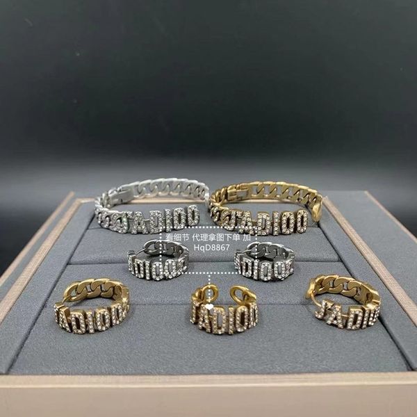 2021 new designer family letter earrings women's style inlaid brick bronze silver earrings girl's bracelet ring, Golden
2021 new designer family letter earrings women's style inlaid brick bronze silver earrings girl's bracelet ring, Golden