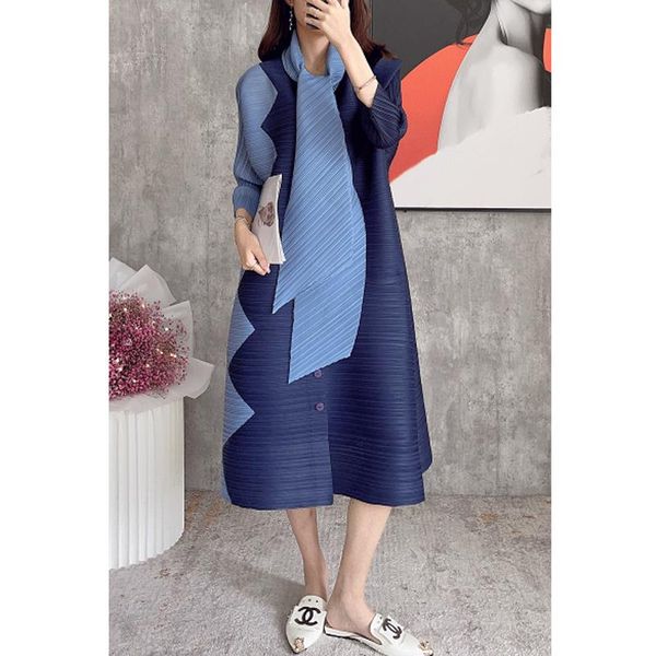 casual dresses autumn and winter long dress with scarf miyak fold large size color matching loose single-breasted round neck for women, Black;gray
casual dresses autumn and winter long dress with scarf miyak fold large size color matching loose single-breasted round neck for women, Black;gray