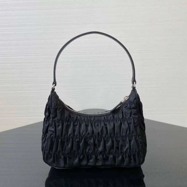 designer luxury bag design pleated desinger shoulder mini hobo orignal designer fashion crossbody s underarm purse messe women's leathe, Red;black
designer luxury bag design pleated desinger shoulder mini hobo orignal designer fashion crossbody s underarm purse messe women's leathe, Red;black