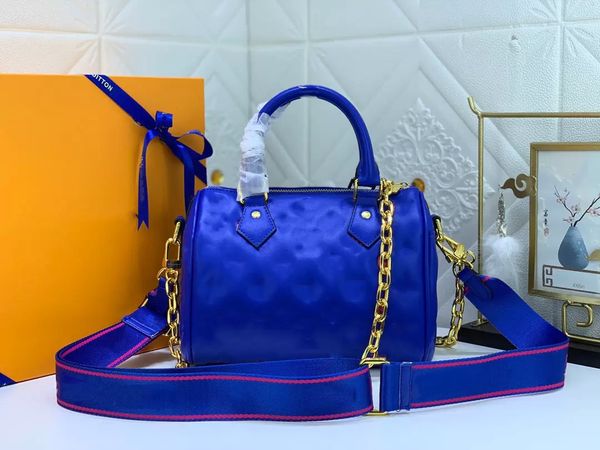 2022 luxurys fashion bags designer handbags celebrity backpack luxury backpacks famous leather handbag 22x12x17cm, Black;red
2022 luxurys fashion bags designer handbags celebrity backpack luxury backpacks famous leather handbag 22x12x17cm, Black;red