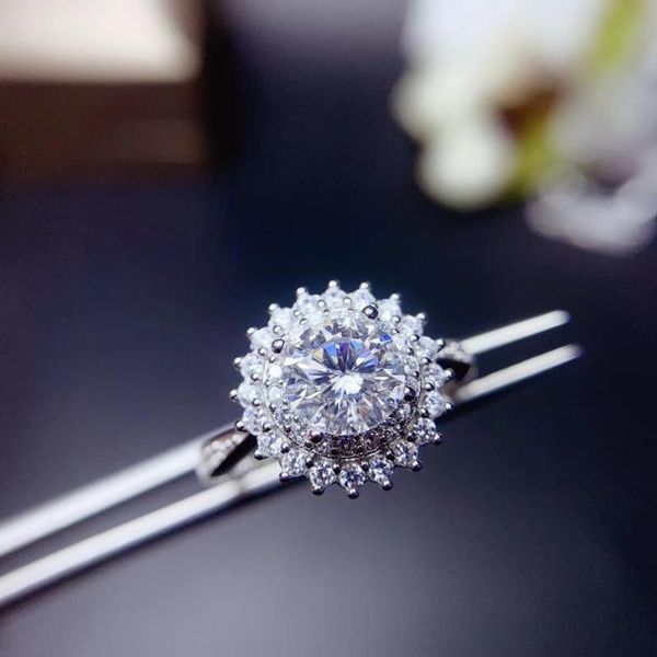 cluster rings 1ct moissanite fire colour super beautiful, d vvs latest design 925 sterling silver simple style,, Golden;silver
cluster rings 1ct moissanite fire colour super beautiful, d vvs latest design 925 sterling silver simple style,, Golden;silver